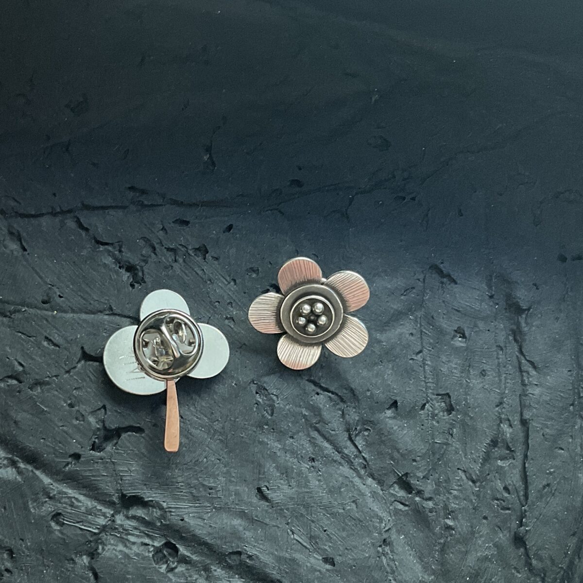 Insigne cu pin