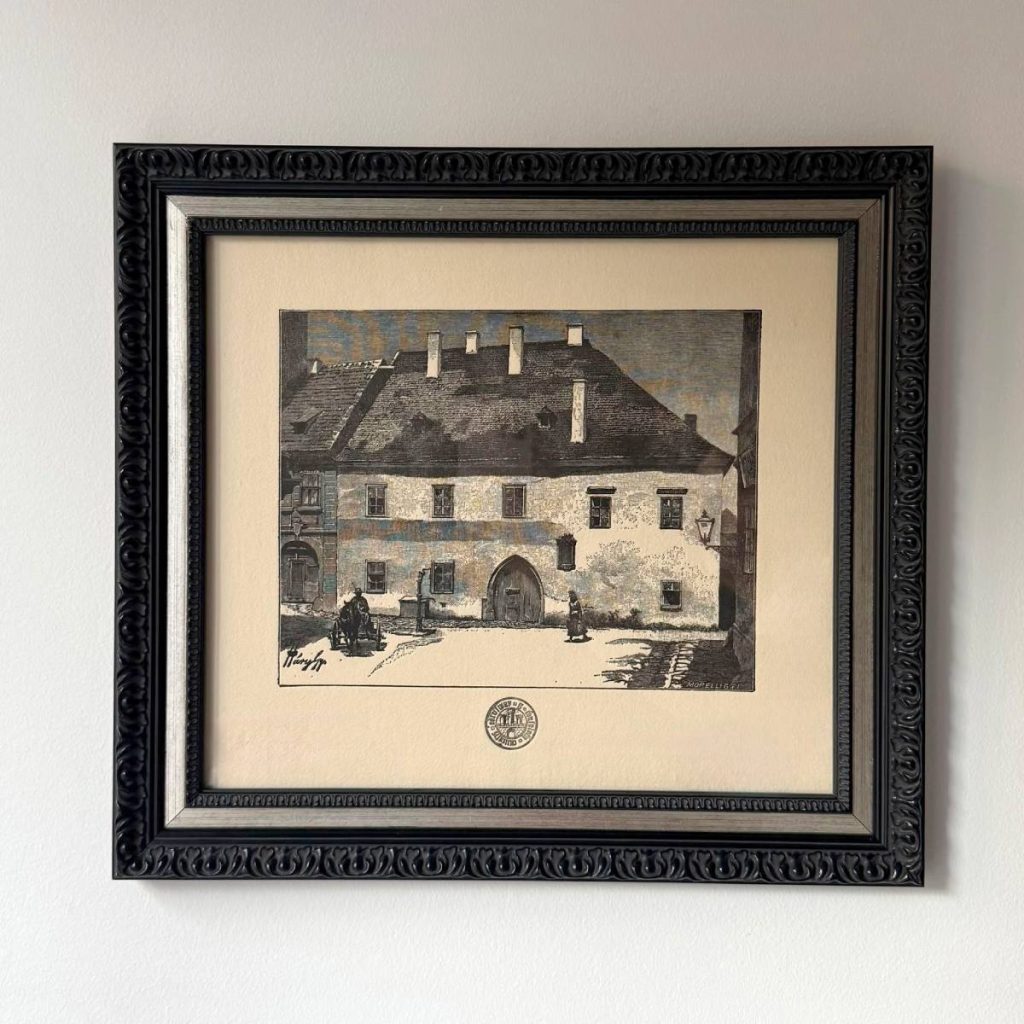 Casa Matia gravura pe hartie manuala, suvenir de Cluj de la Cabinetul de curiozitati